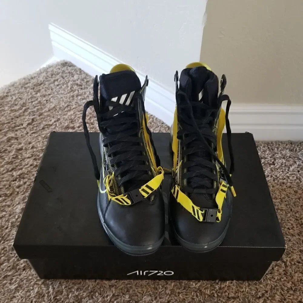 NIB Nike Air 720